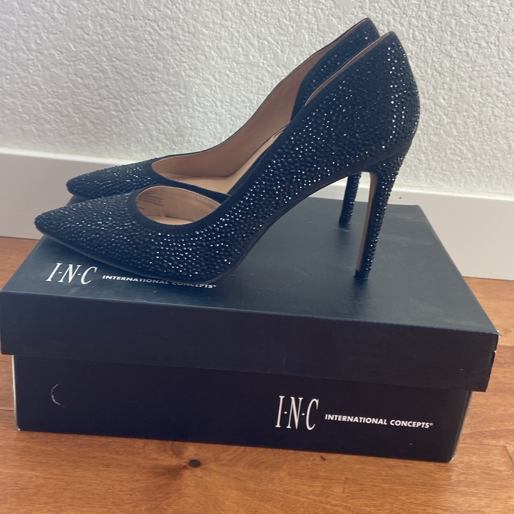 INC International Concepts Black Pumps